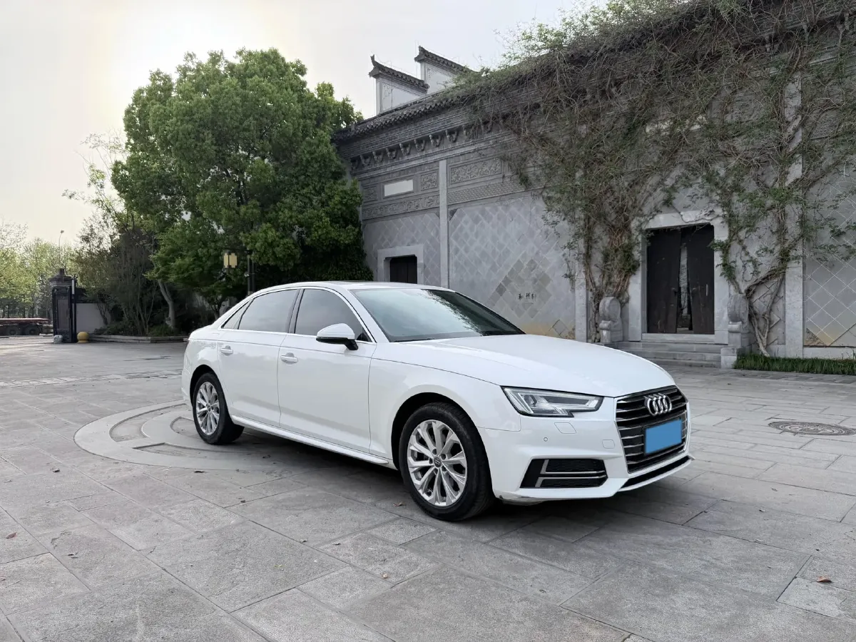 2019 Audi A4L 2.0T 190HP L4 7DCT,autocango,china used car exporter,china ev exporter,chinese used car exporter,chinese used ev exporter