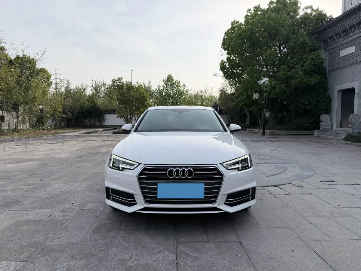 2019 Audi A4L 2.0T 190HP L4 7DCT,autocango,china used car exporter,china ev exporter,chinese used car exporter,chinese used ev exporter