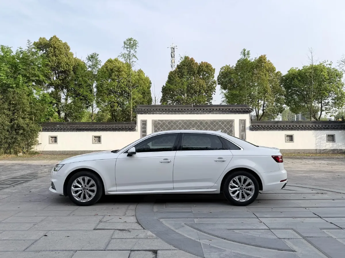 2019 Audi A4L 2.0T 190HP L4 7DCT,autocango,china used car exporter,china ev exporter,chinese used car exporter,chinese used ev exporter