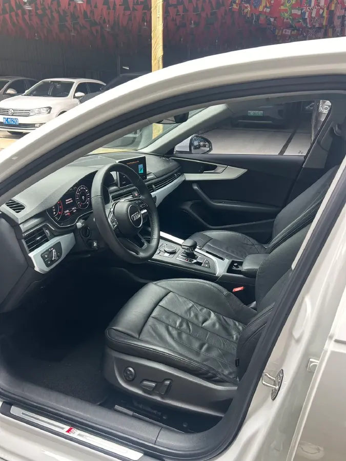 2019 Audi A4L 2.0T 190HP L4 7DCT,autocango,china used car exporter,china ev exporter,chinese used car exporter,chinese used ev exporter