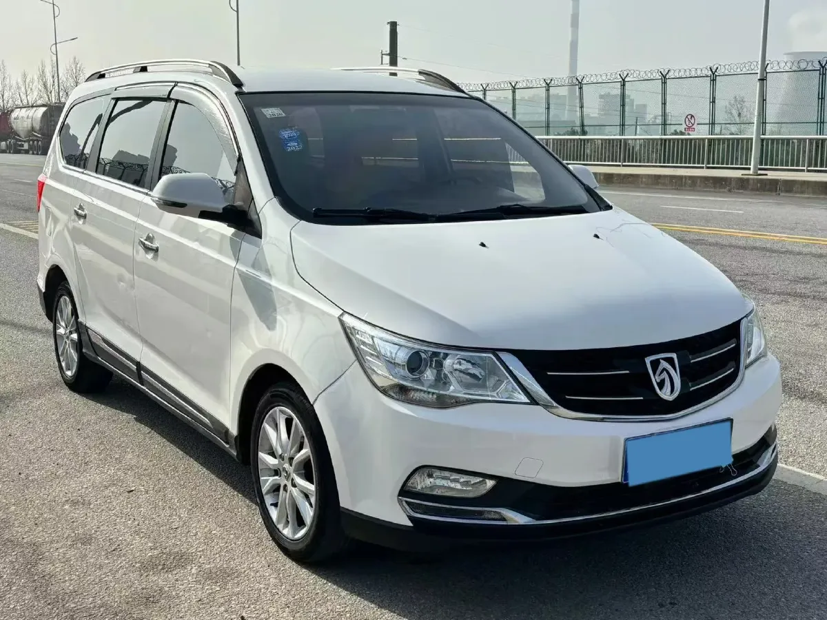 2016 BaoJun 730 1.5L 112HP L4 5MT,autocango,china used car exporter,china ev exporter,chinese used car exporter,chinese used ev exporter