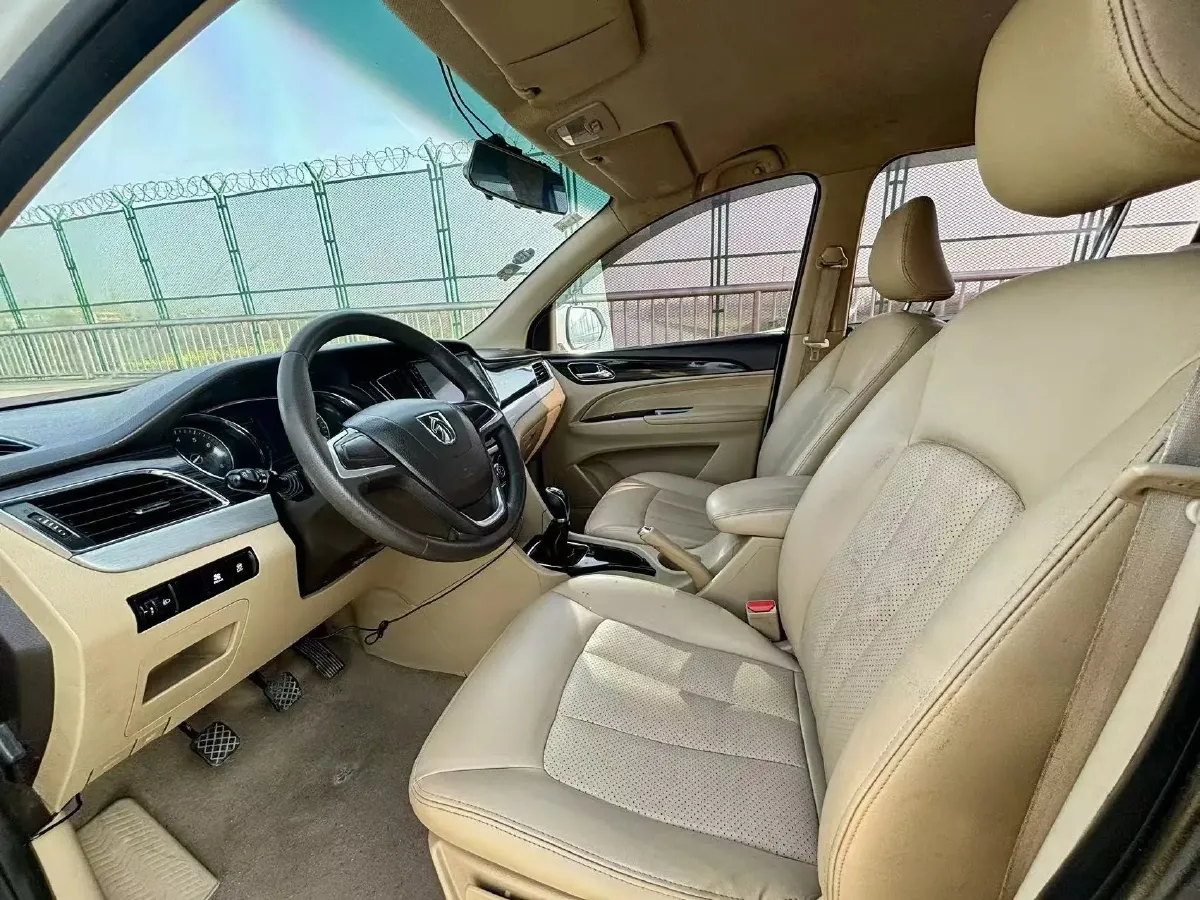 2016 BaoJun 730 1.5L 112HP L4 5MT,autocango,china used car exporter,china ev exporter,chinese used car exporter,chinese used ev exporter