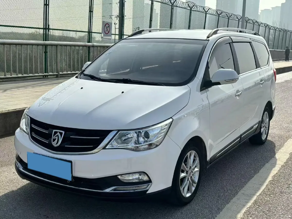 2016 BaoJun 730 1.5L 112HP L4 5MT,autocango,china used car exporter,china ev exporter,chinese used car exporter,chinese used ev exporter