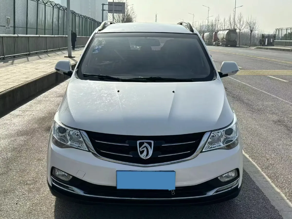 2016 BaoJun 730 1.5L 112HP L4 5MT,autocango,china used car exporter,china ev exporter,chinese used car exporter,chinese used ev exporter