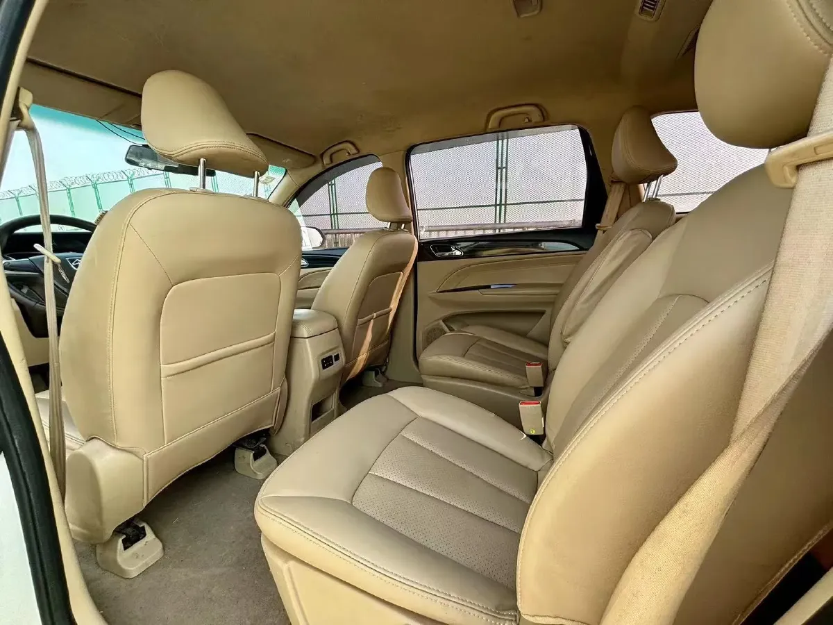 2016 BaoJun 730 1.5L 112HP L4 5MT,autocango,china used car exporter,china ev exporter,chinese used car exporter,chinese used ev exporter