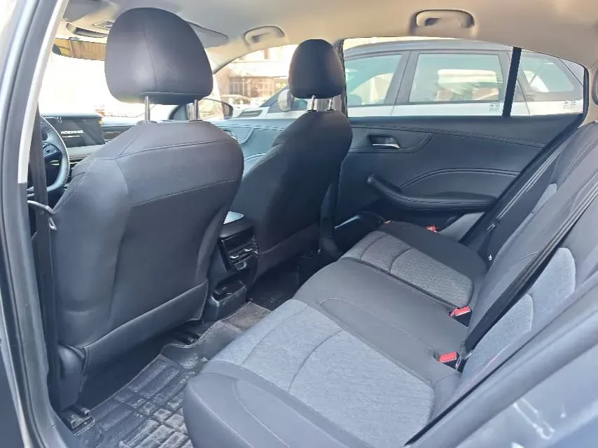 2023 Roewe i5 1.5L 129HP L4 5MT,autocango,china used car exporter,china ev exporter,chinese used car exporter,chinese used ev exporter