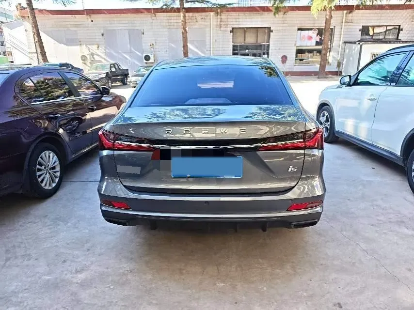 2023 Roewe i5 1.5L 129HP L4 5MT,autocango,china used car exporter,china ev exporter,chinese used car exporter,chinese used ev exporter