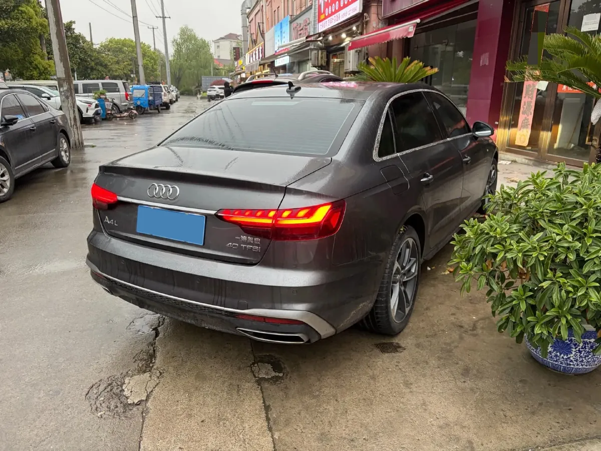 2022 Audi A4L 2.0T 190HP L4 7DCT,autocango,china used car exporter,china ev exporter,chinese used car exporter,chinese used ev exporter