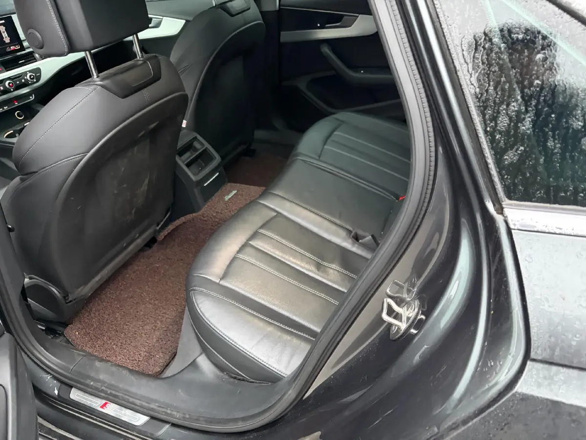 2022 Audi A4L 2.0T 190HP L4 7DCT,autocango,china used car exporter,china ev exporter,chinese used car exporter,chinese used ev exporter