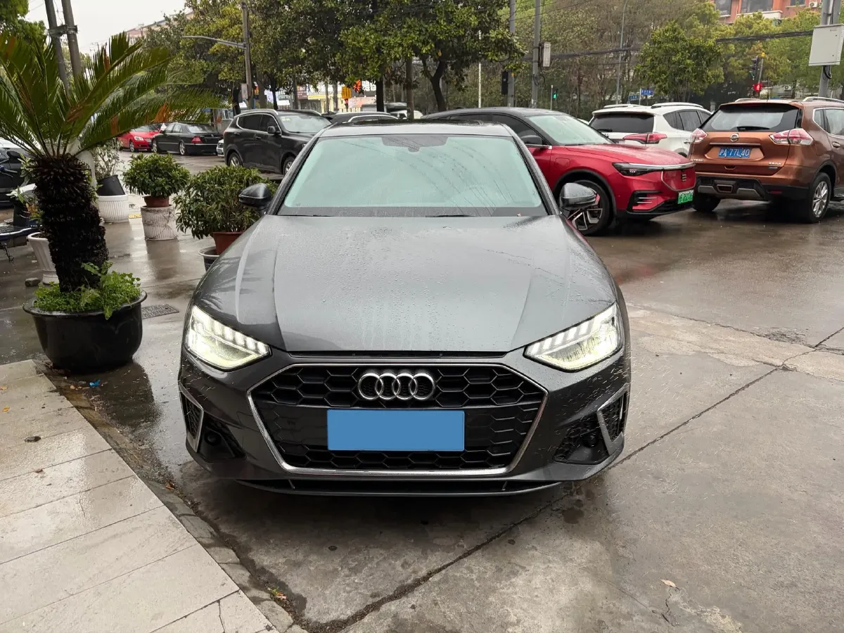 2022 Audi A4L 2.0T 190HP L4 7DCT,autocango,china used car exporter,china ev exporter,chinese used car exporter,chinese used ev exporter