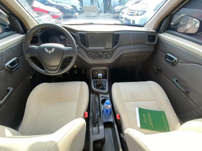 2019 WuLing HongGuang V 1.5L 99HP L4 6MT,autocango,china used car exporter,china ev exporter,chinese used car exporter,chinese used ev exporter