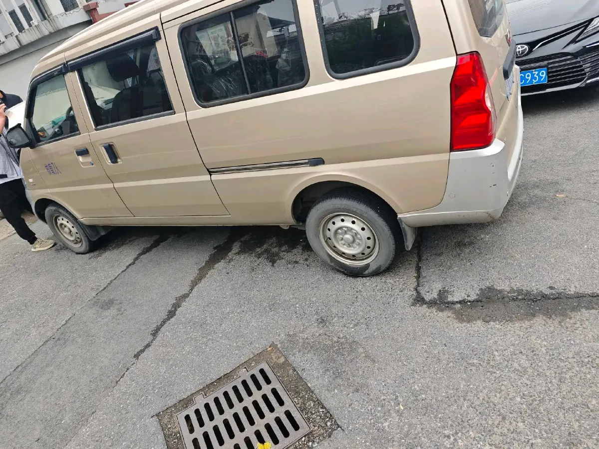 2021 WuLing RongGuang 1.5L 99HP L4 5MT,autocango,china used car exporter,china ev exporter,chinese used car exporter,chinese used ev exporter