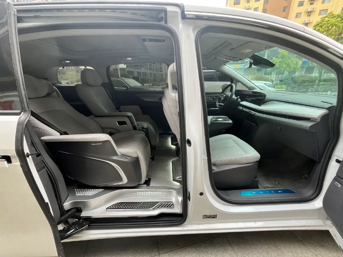 2025 Buick GL8 2.0T 237HP L4 9AT,autocango,china used car exporter,china ev exporter,chinese used car exporter,chinese used ev exporter