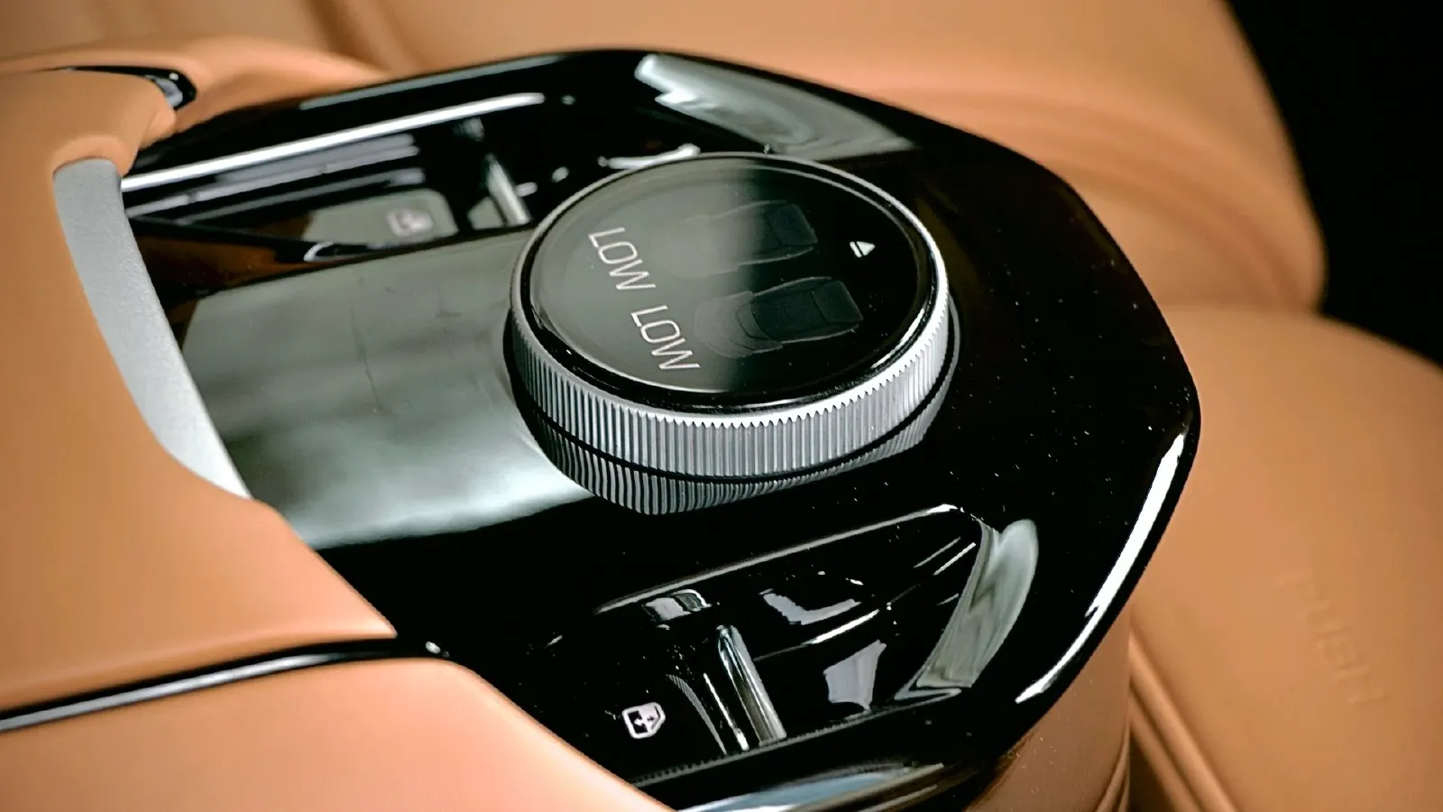 2023 Ferrari Purosangue 6.5L 725HP V12 8DCT,autocango,china used car exporter,china ev exporter,chinese used car exporter,chinese used ev exporter