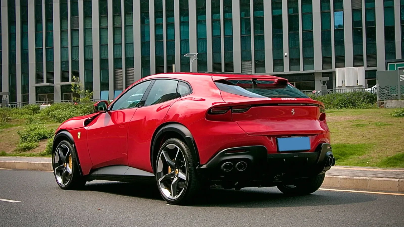 2023 Ferrari Purosangue 6.5L 725HP V12 8DCT,autocango,china used car exporter,china ev exporter,chinese used car exporter,chinese used ev exporter