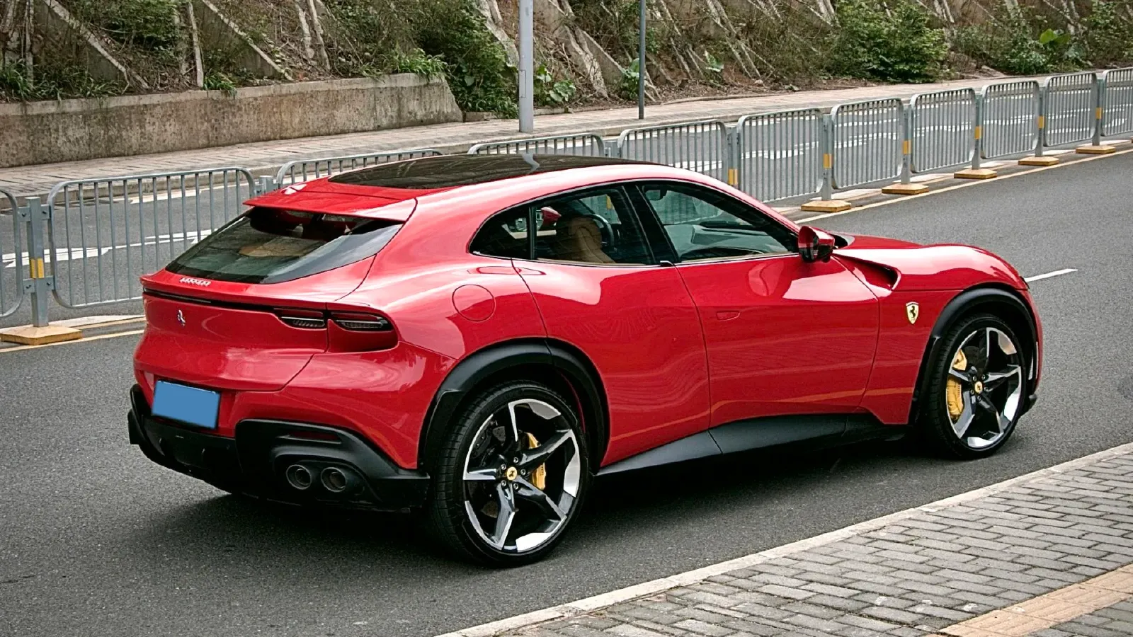 2023 Ferrari Purosangue 6.5L 725HP V12 8DCT,autocango,china used car exporter,china ev exporter,chinese used car exporter,chinese used ev exporter