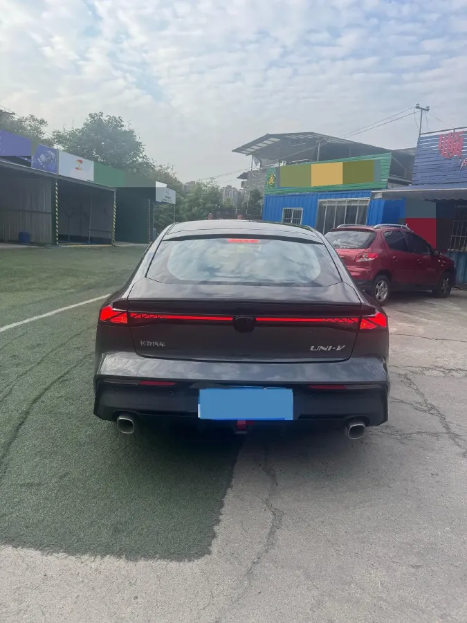 2023 ChangAn UNI-V 1.5T 188HP L4 7DCT,autocango,china used car exporter,china ev exporter,chinese used car exporter,chinese used ev exporter