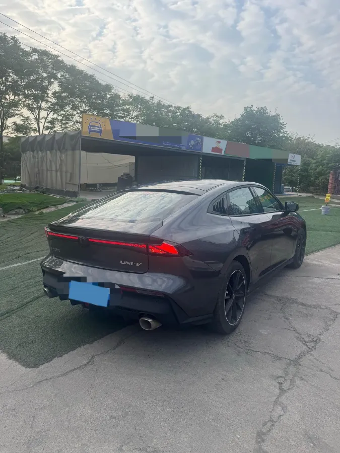 2023 ChangAn UNI-V 1.5T 188HP L4 7DCT,autocango,china used car exporter,china ev exporter,chinese used car exporter,chinese used ev exporter