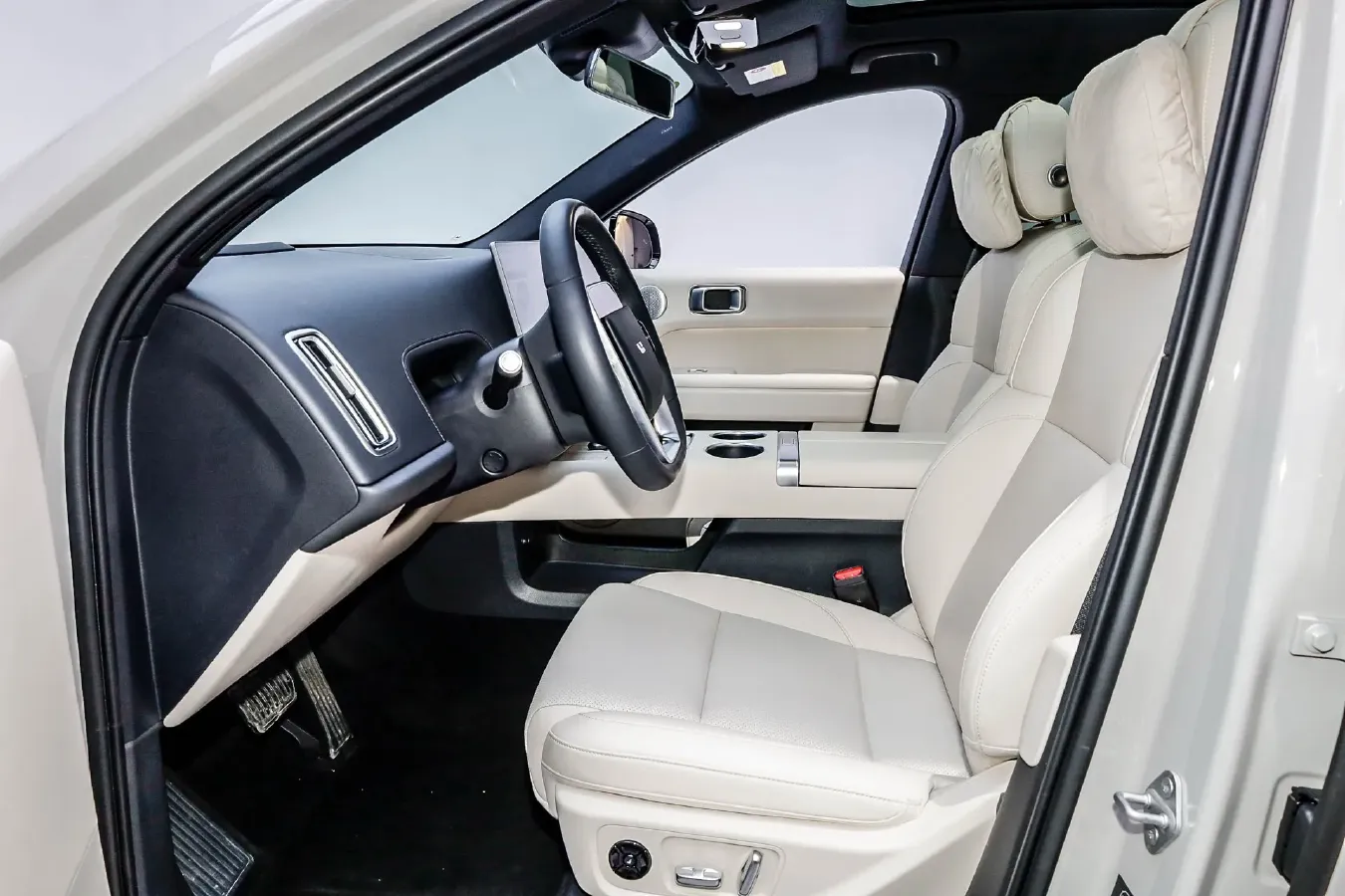 2024 Li L6 Range Extended 154HP L4 REEV 36.8KWH,autocango,china used car exporter,china ev exporter,chinese used car exporter,chinese used ev exporter