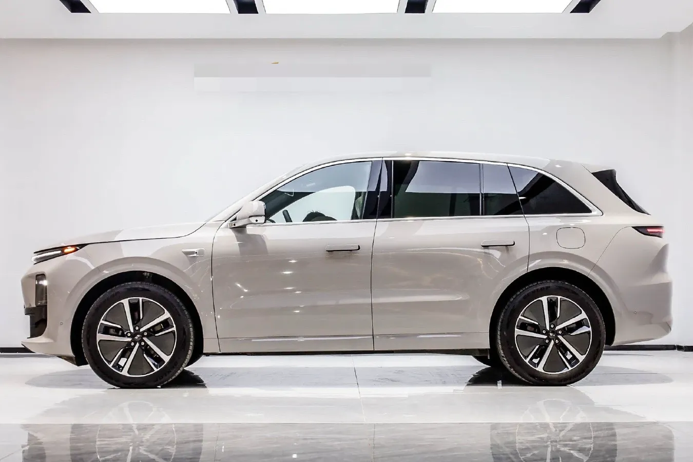 2024 Li L6 Range Extended 154HP L4 REEV 36.8KWH,autocango,china used car exporter,china ev exporter,chinese used car exporter,chinese used ev exporter