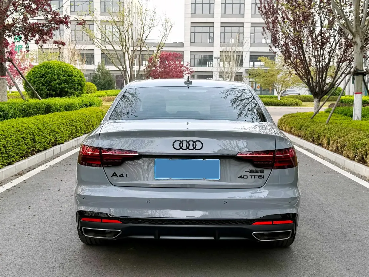 2025 Audi A4L 2.0T 190HP L4 7DCT,autocango,china used car exporter,china ev exporter,chinese used car exporter,chinese used ev exporter