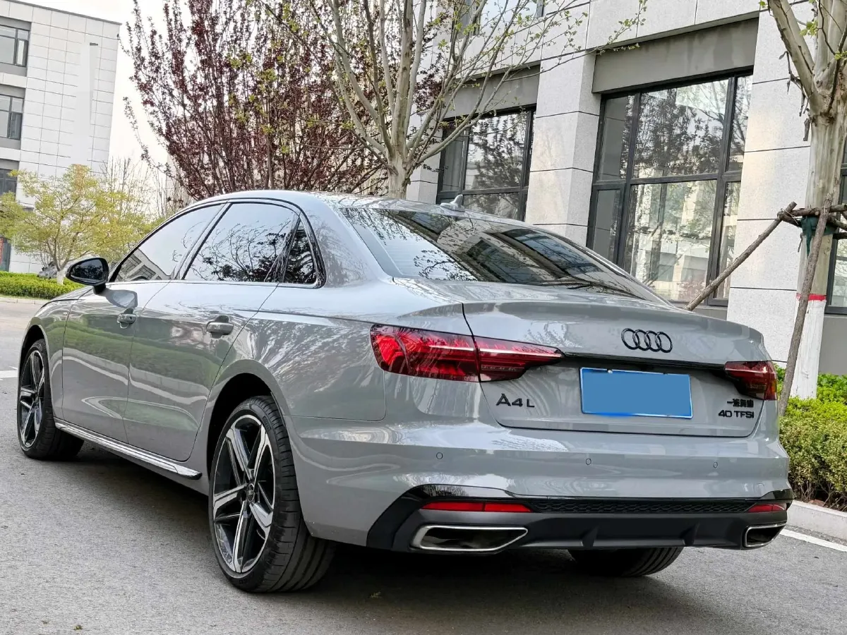 2025 Audi A4L 2.0T 190HP L4 7DCT,autocango,china used car exporter,china ev exporter,chinese used car exporter,chinese used ev exporter
