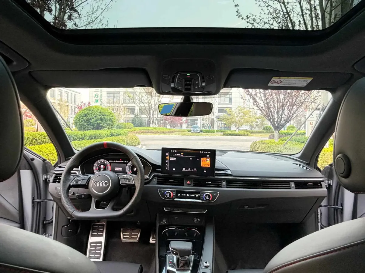 2025 Audi A4L 2.0T 190HP L4 7DCT,autocango,china used car exporter,china ev exporter,chinese used car exporter,chinese used ev exporter