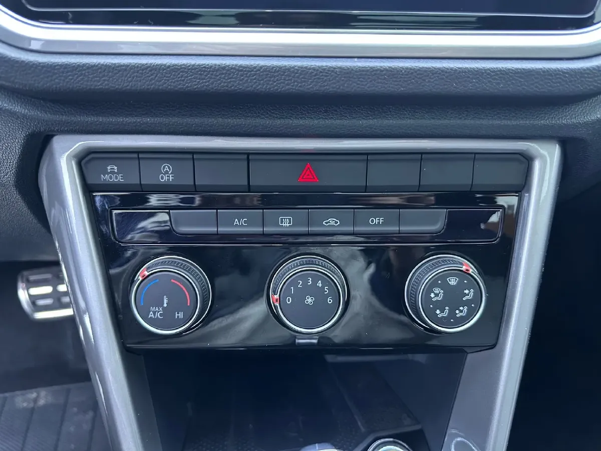 2022 Volkswagen T-Roc 1.4T 150HP L4 7DCT,autocango,china used car exporter,china ev exporter,chinese used car exporter,chinese used ev exporter