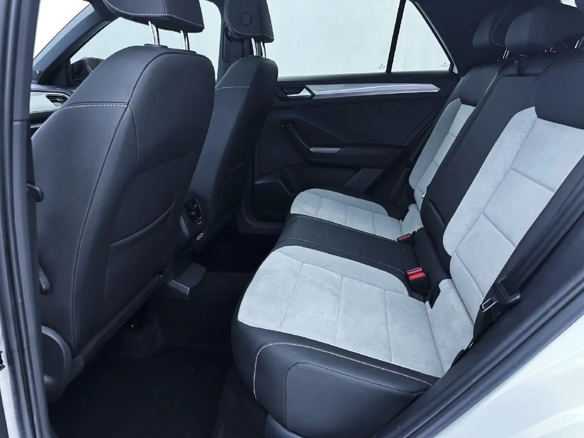 2022 Volkswagen T-Roc 1.4T 150HP L4 7DCT,autocango,china used car exporter,china ev exporter,chinese used car exporter,chinese used ev exporter