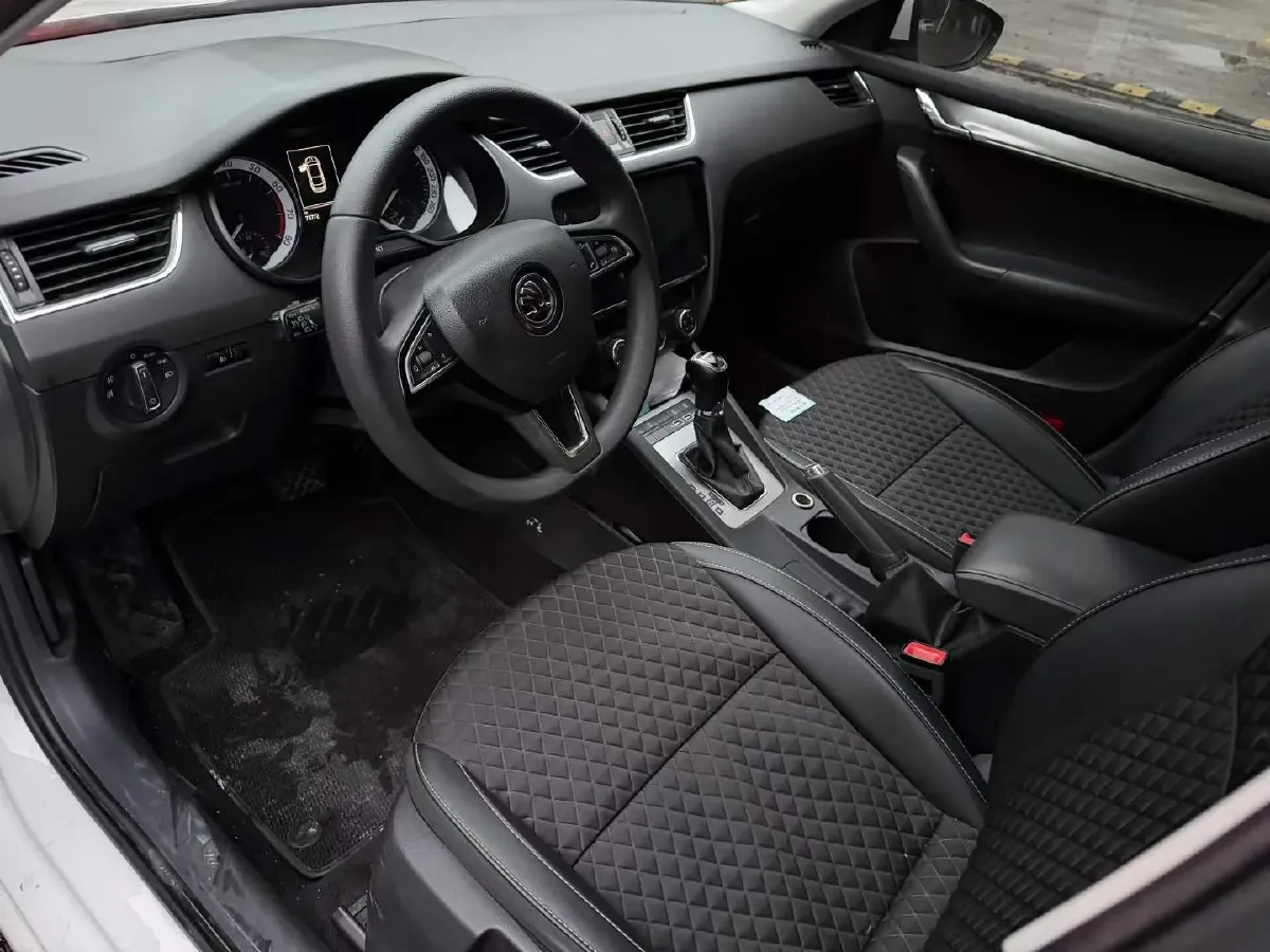 2019 Skoda Octavia 1.5L 116HP L4 6AT,autocango,china used car exporter,china ev exporter,chinese used car exporter,chinese used ev exporter