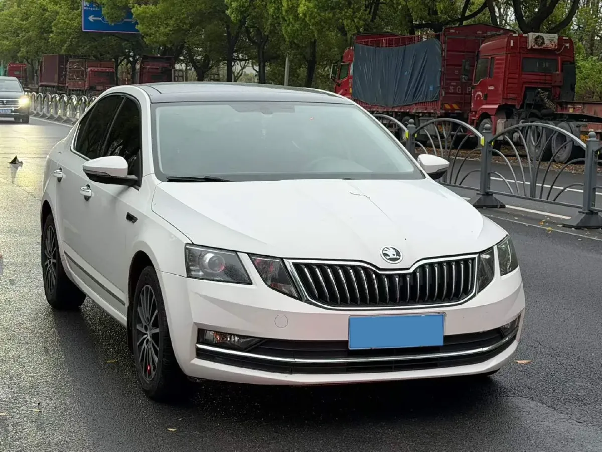 2019 Skoda Octavia 1.5L 116HP L4 6AT,autocango,china used car exporter,china ev exporter,chinese used car exporter,chinese used ev exporter