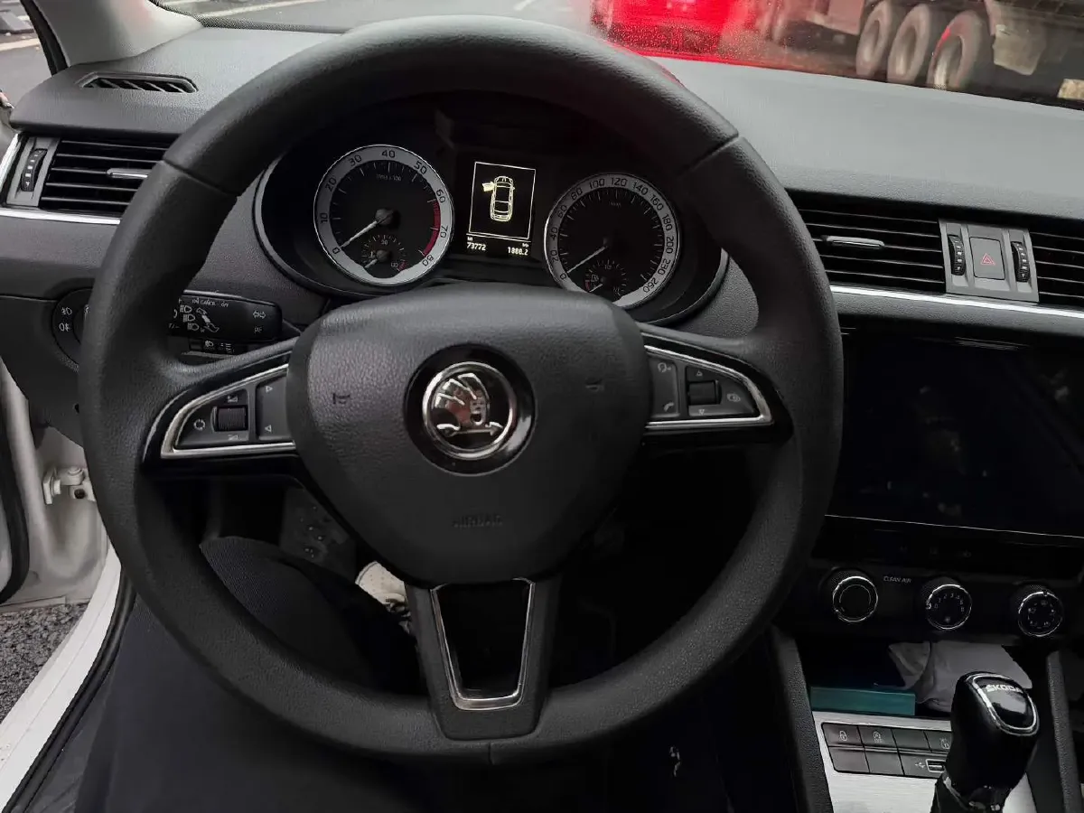 2019 Skoda Octavia 1.5L 116HP L4 6AT,autocango,china used car exporter,china ev exporter,chinese used car exporter,chinese used ev exporter