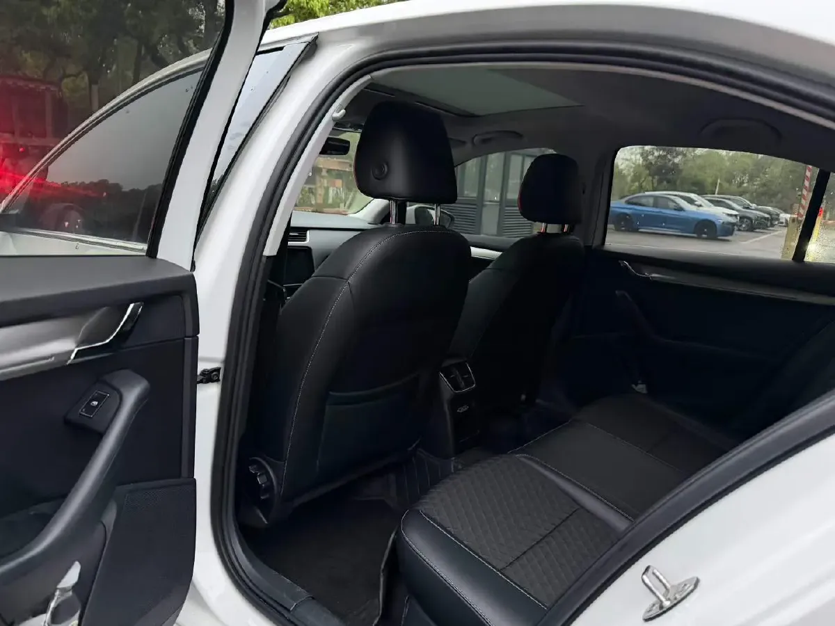 2019 Skoda Octavia 1.5L 116HP L4 6AT,autocango,china used car exporter,china ev exporter,chinese used car exporter,chinese used ev exporter