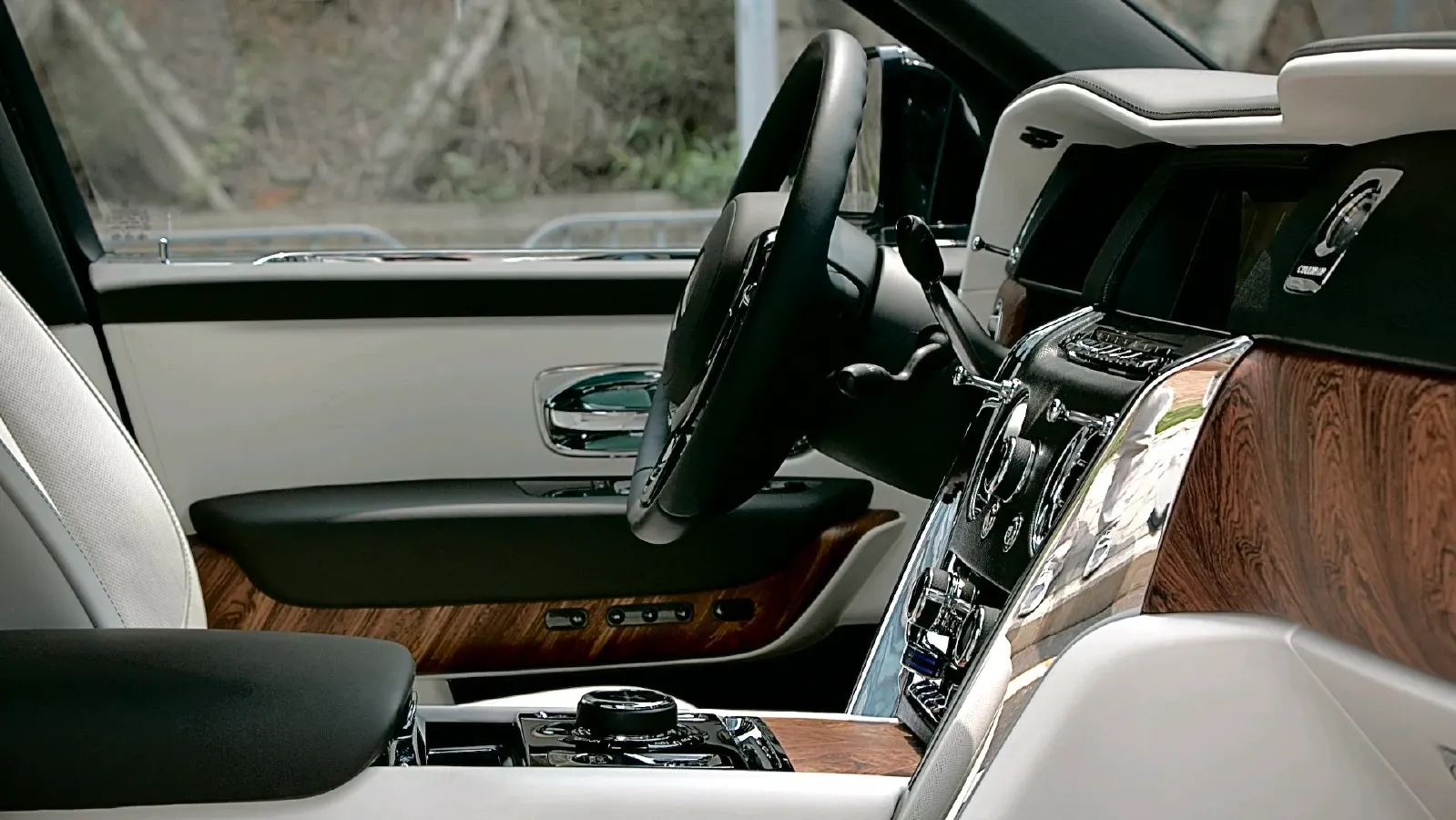 2018 Rolls-Royce Cullinan 6.7T 571HP V12 8AT,autocango,china used car exporter,china ev exporter,chinese used car exporter,chinese used ev exporter