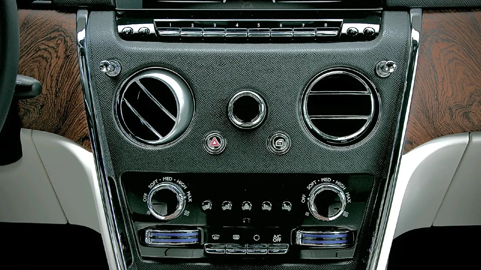 2018 Rolls-Royce Cullinan 6.7T 571HP V12 8AT,autocango,china used car exporter,china ev exporter,chinese used car exporter,chinese used ev exporter