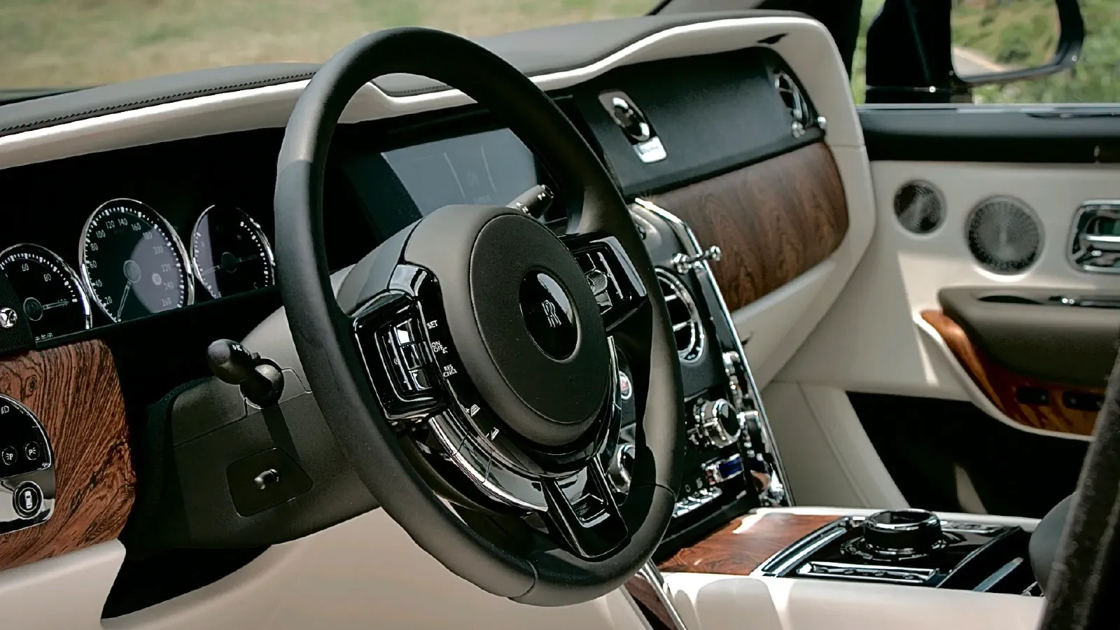 2018 Rolls-Royce Cullinan 6.7T 571HP V12 8AT,autocango,china used car exporter,china ev exporter,chinese used car exporter,chinese used ev exporter