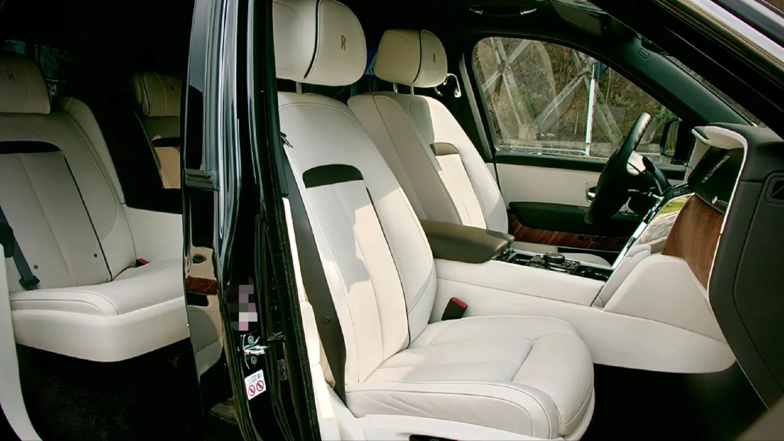 2018 Rolls-Royce Cullinan 6.7T 571HP V12 8AT,autocango,china used car exporter,china ev exporter,chinese used car exporter,chinese used ev exporter