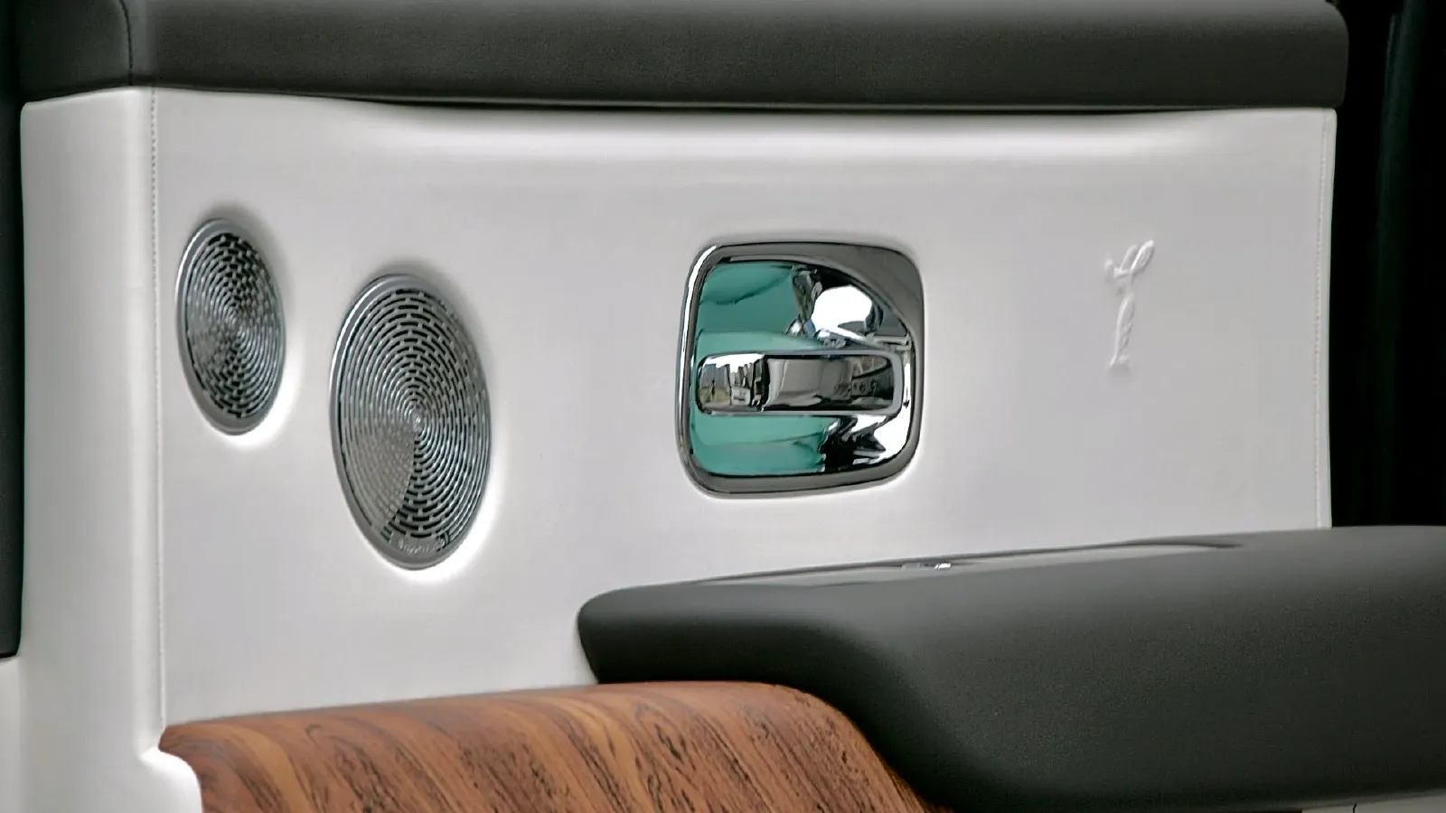 2018 Rolls-Royce Cullinan 6.7T 571HP V12 8AT,autocango,china used car exporter,china ev exporter,chinese used car exporter,chinese used ev exporter