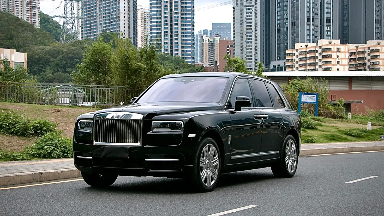 2018 Rolls-Royce Cullinan 6.7T 571HP V12 8AT,autocango,china used car exporter,china ev exporter,chinese used car exporter,chinese used ev exporter