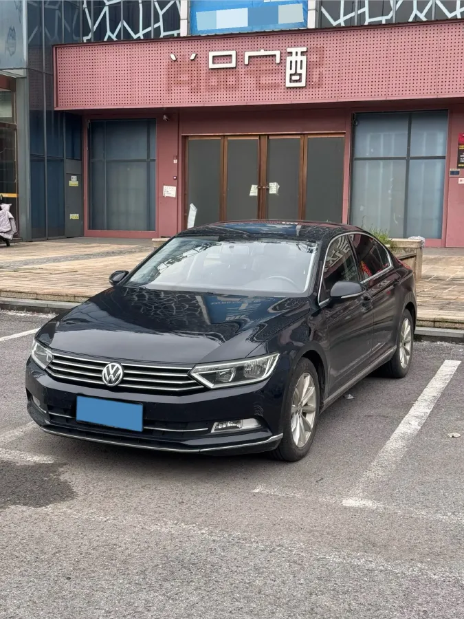 2018 Volkswagen Magotan 1.8T 180HP L4 7DCT,autocango,china used car exporter,china ev exporter,chinese used car exporter,chinese used ev exporter