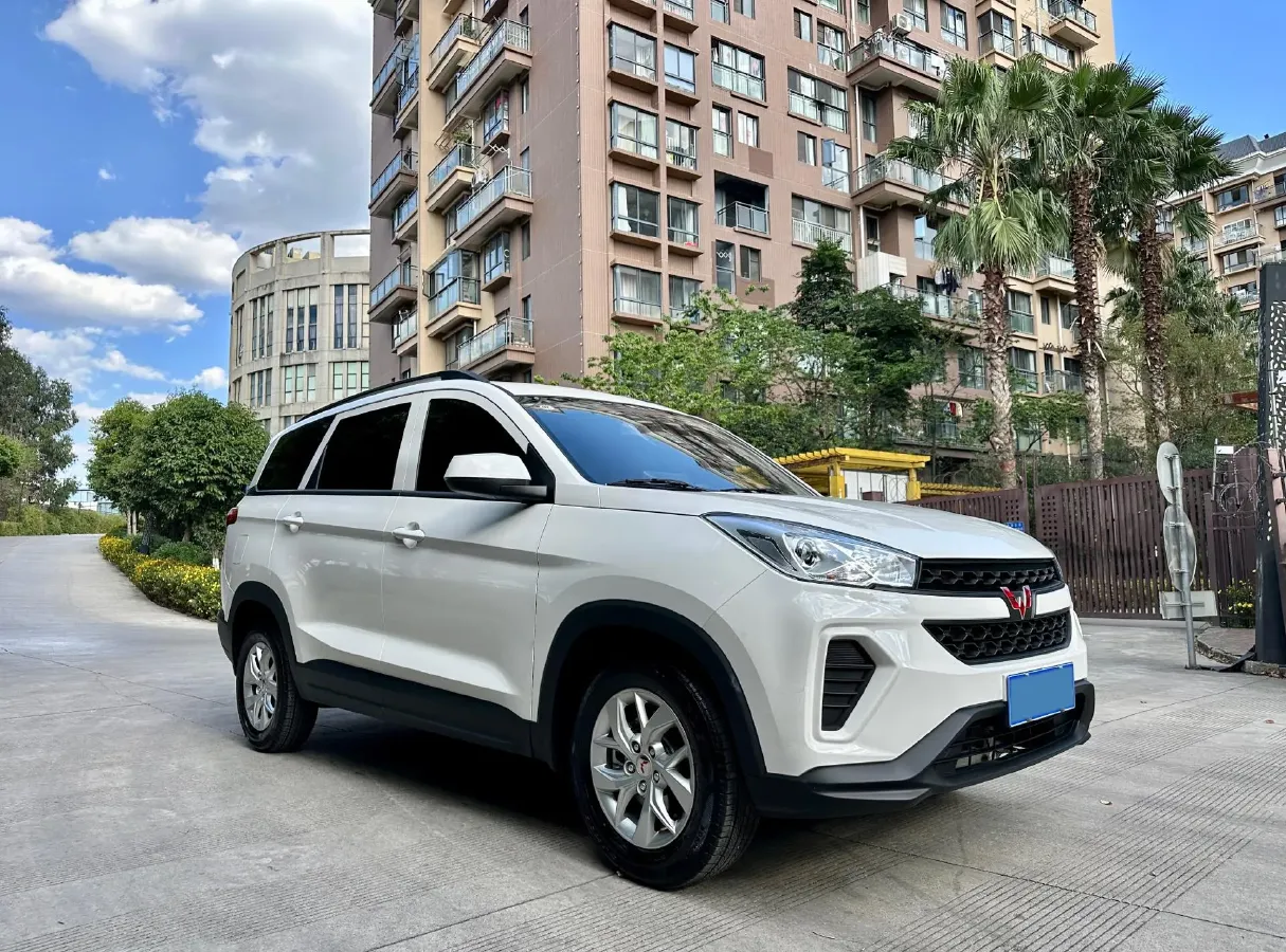 2019 WuLing HongGuang S3 1.5L 99HP L4 6MT,autocango,china used car exporter,china ev exporter,chinese used car exporter,chinese used ev exporter