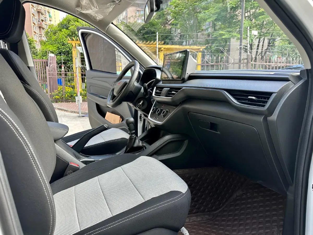 2019 WuLing HongGuang S3 1.5L 99HP L4 6MT,autocango,china used car exporter,china ev exporter,chinese used car exporter,chinese used ev exporter