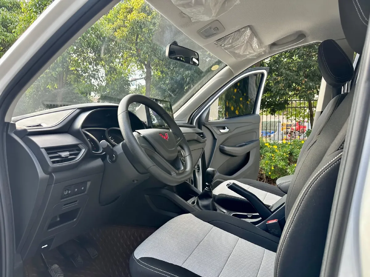 2019 WuLing HongGuang S3 1.5L 99HP L4 6MT,autocango,china used car exporter,china ev exporter,chinese used car exporter,chinese used ev exporter