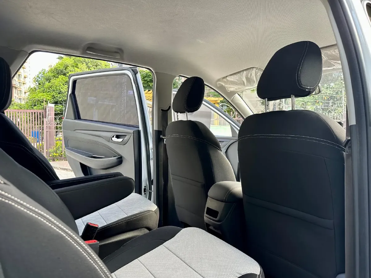 2019 WuLing HongGuang S3 1.5L 99HP L4 6MT,autocango,china used car exporter,china ev exporter,chinese used car exporter,chinese used ev exporter