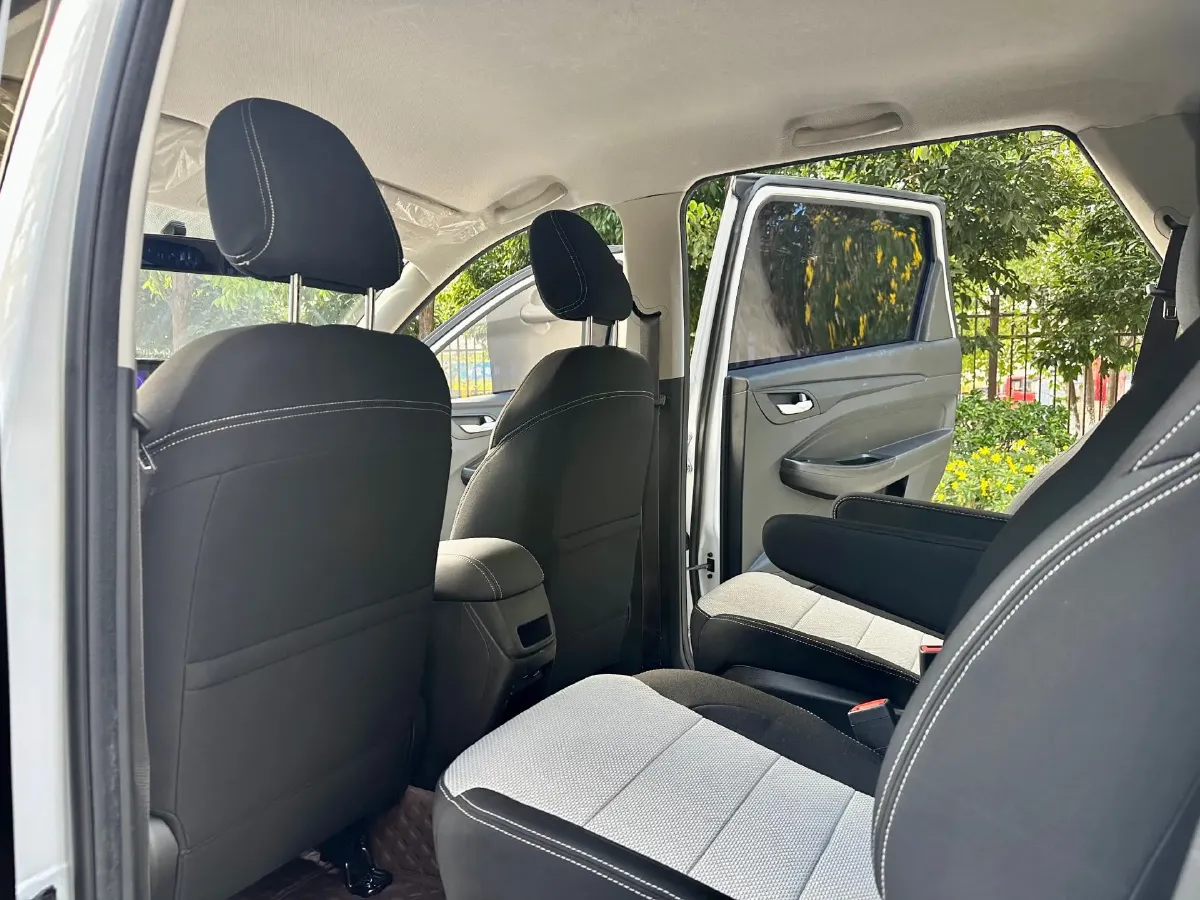 2019 WuLing HongGuang S3 1.5L 99HP L4 6MT,autocango,china used car exporter,china ev exporter,chinese used car exporter,chinese used ev exporter