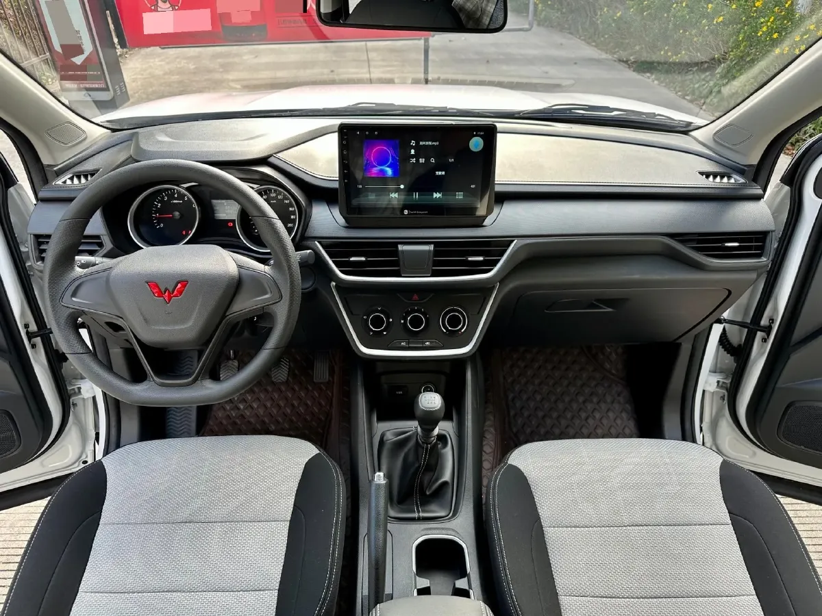 2019 WuLing HongGuang S3 1.5L 99HP L4 6MT,autocango,china used car exporter,china ev exporter,chinese used car exporter,chinese used ev exporter
