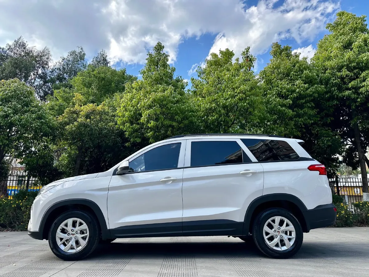 2019 WuLing HongGuang S3 1.5L 99HP L4 6MT,autocango,china used car exporter,china ev exporter,chinese used car exporter,chinese used ev exporter