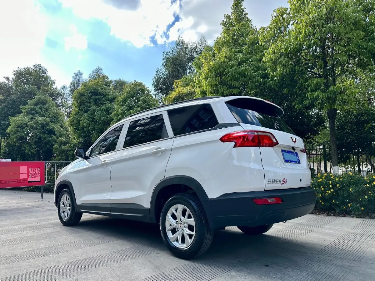 2019 WuLing HongGuang S3 1.5L 99HP L4 6MT,autocango,china used car exporter,china ev exporter,chinese used car exporter,chinese used ev exporter