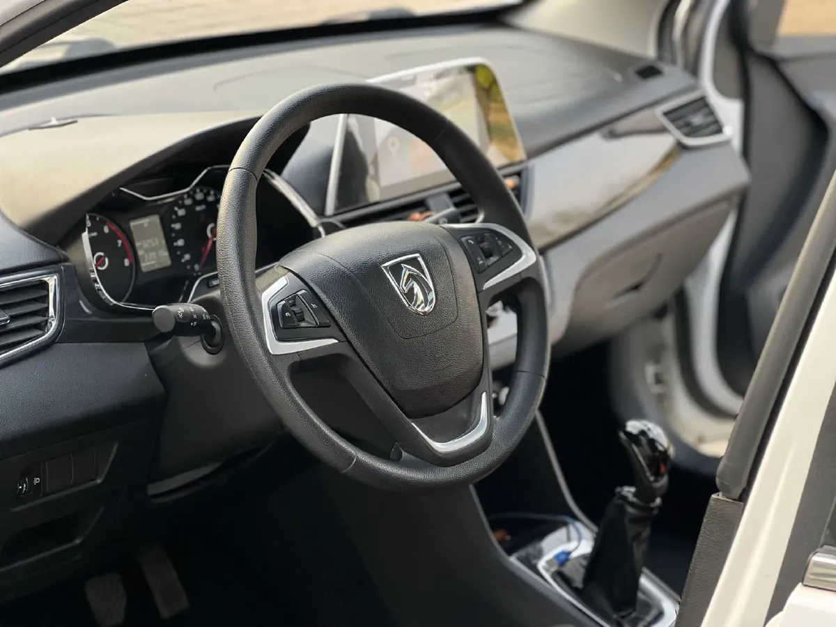 2016 BaoJun 310 1.2L 82HP L4 5MT,autocango,china used car exporter,china ev exporter,chinese used car exporter,chinese used ev exporter