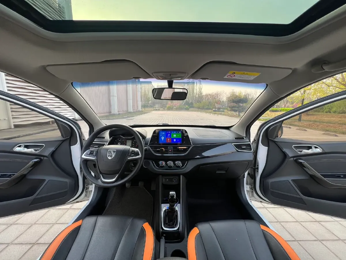 2016 BaoJun 310 1.2L 82HP L4 5MT,autocango,china used car exporter,china ev exporter,chinese used car exporter,chinese used ev exporter